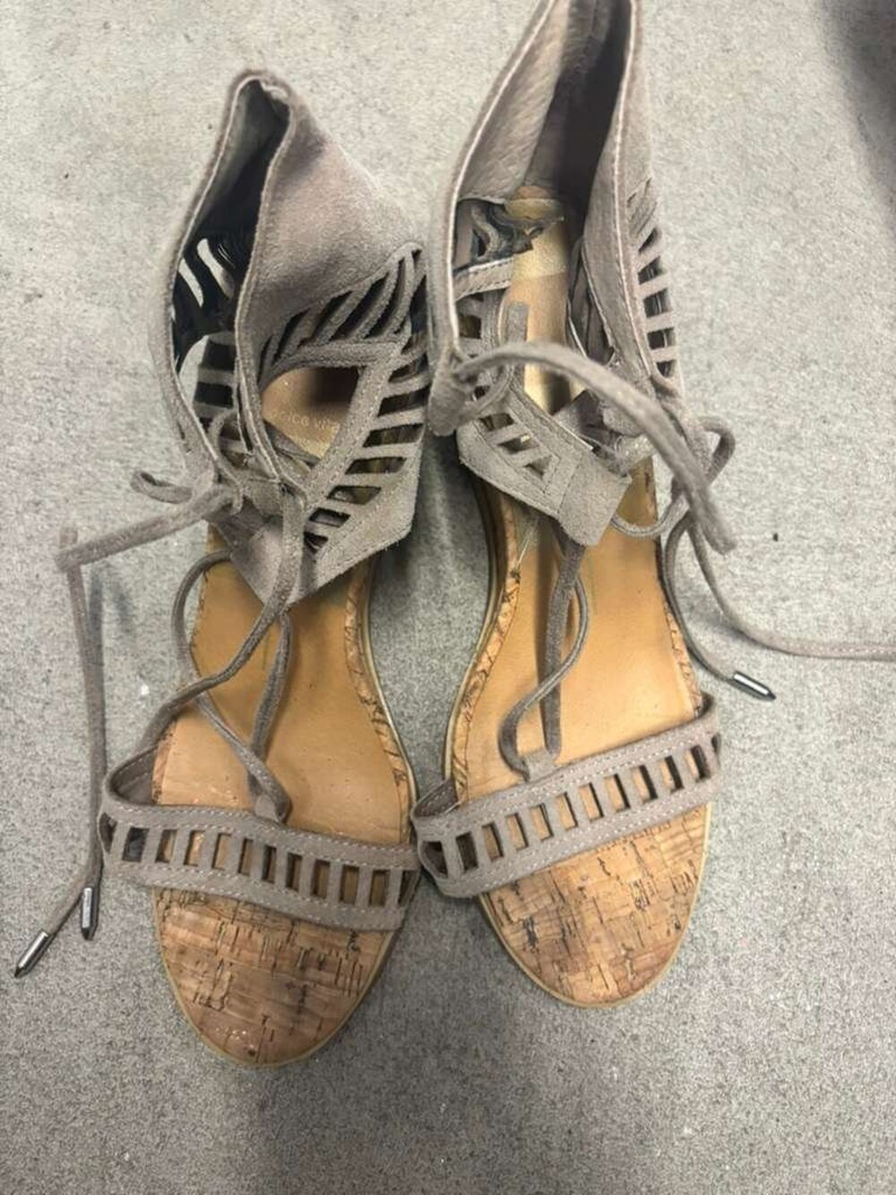 Dolce Vita Taupe Suede Laser Cut Out Cork Wedge Sandals Lace Up Shoes Size 9